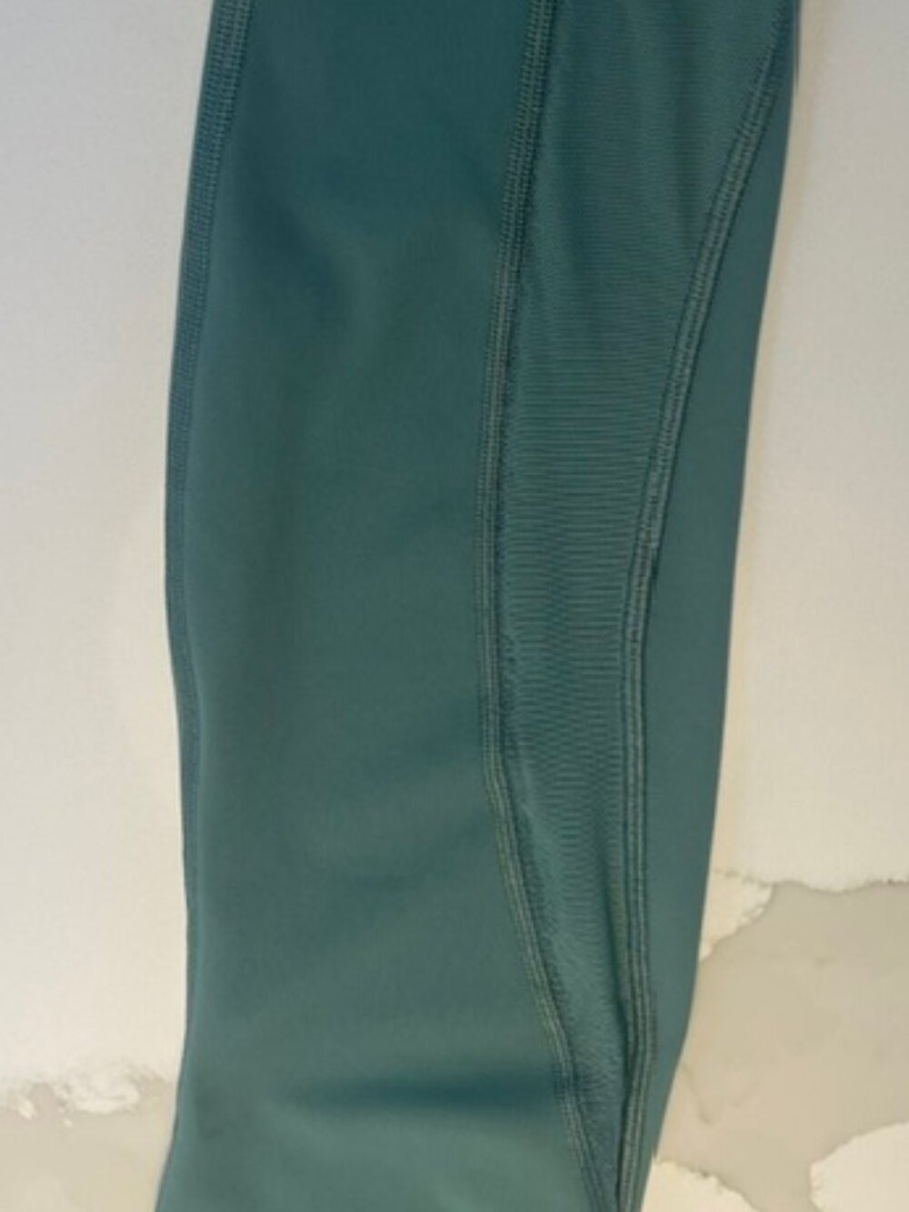 Lululemon Train Times 7/8 Pant With Mesh Calf Inserts. Frosted Pine Size 4. - Picture 7 of 7